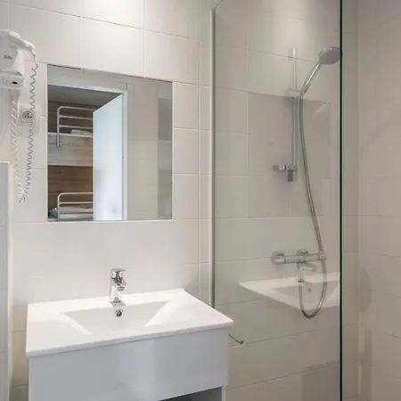 Vakantiehuis Basic Holiday For 2 Adults And 3 Children *